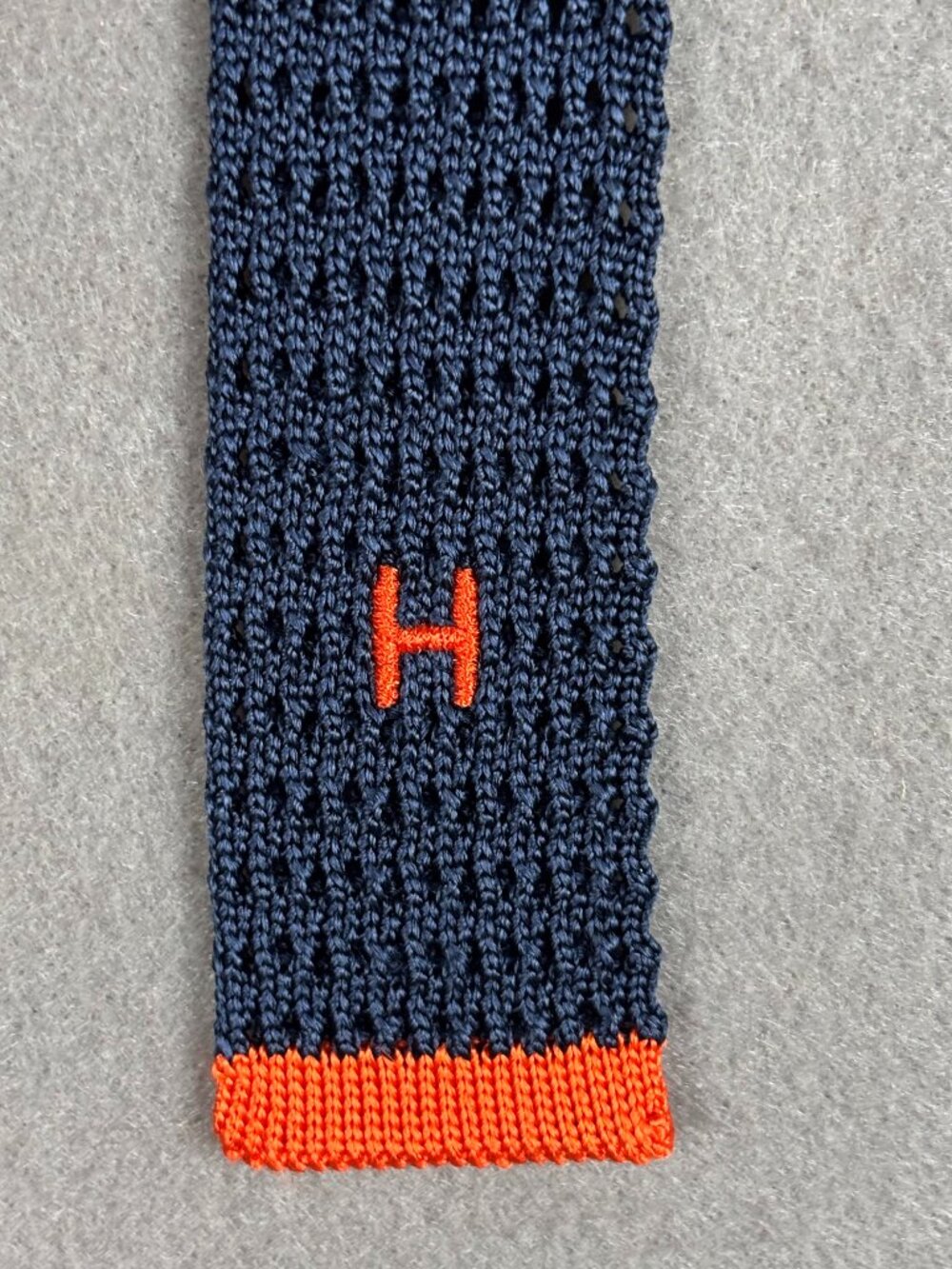 Hermès Paris Navy Knit Silk Tie Orange H Logo 100% Silk Italy 2.5" Luxury